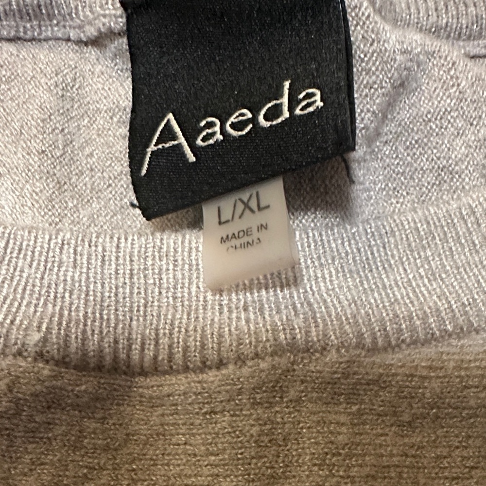 Aaeda Women's Elegant Gray Sweater